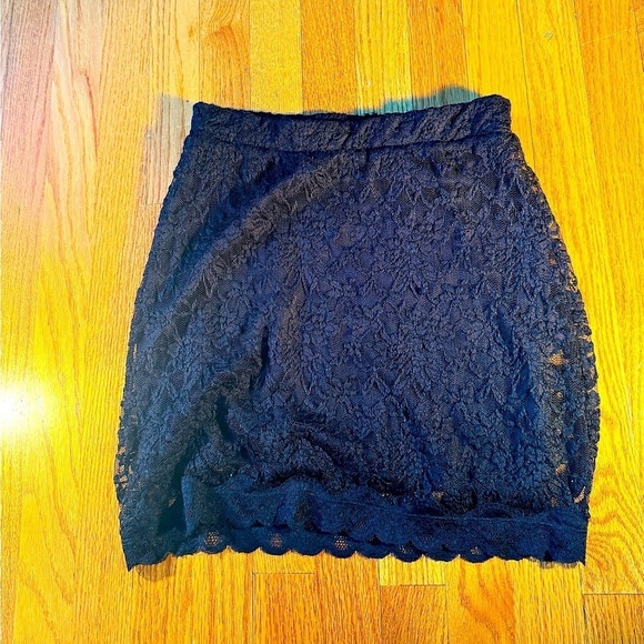 Kimchi Blue Mini Lace Skirt | So Lovely and Gorgeous! 🤩 - Picture 6 of 11